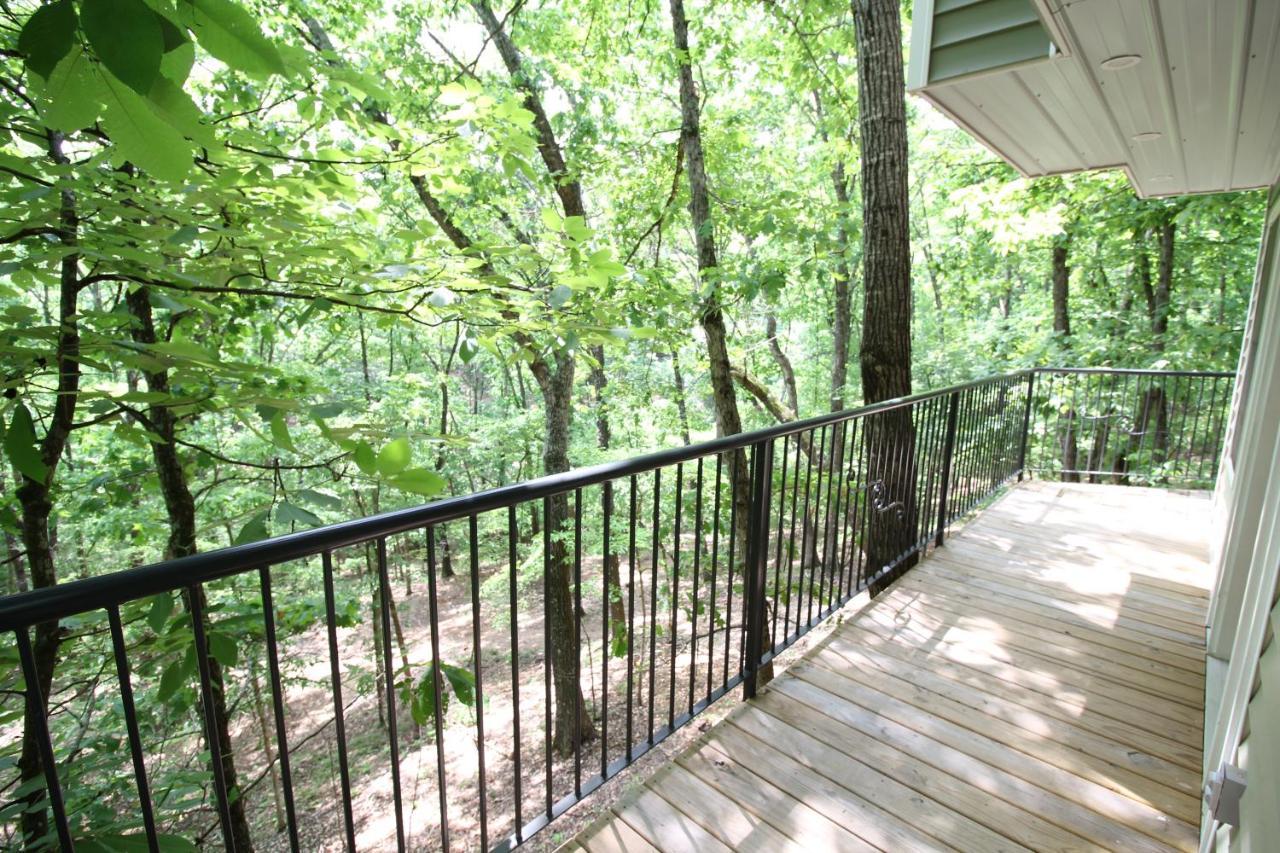 Secluded Treehouse In The Woods - Tree Hugger Hideaway Villa Branson Eksteriør billede
