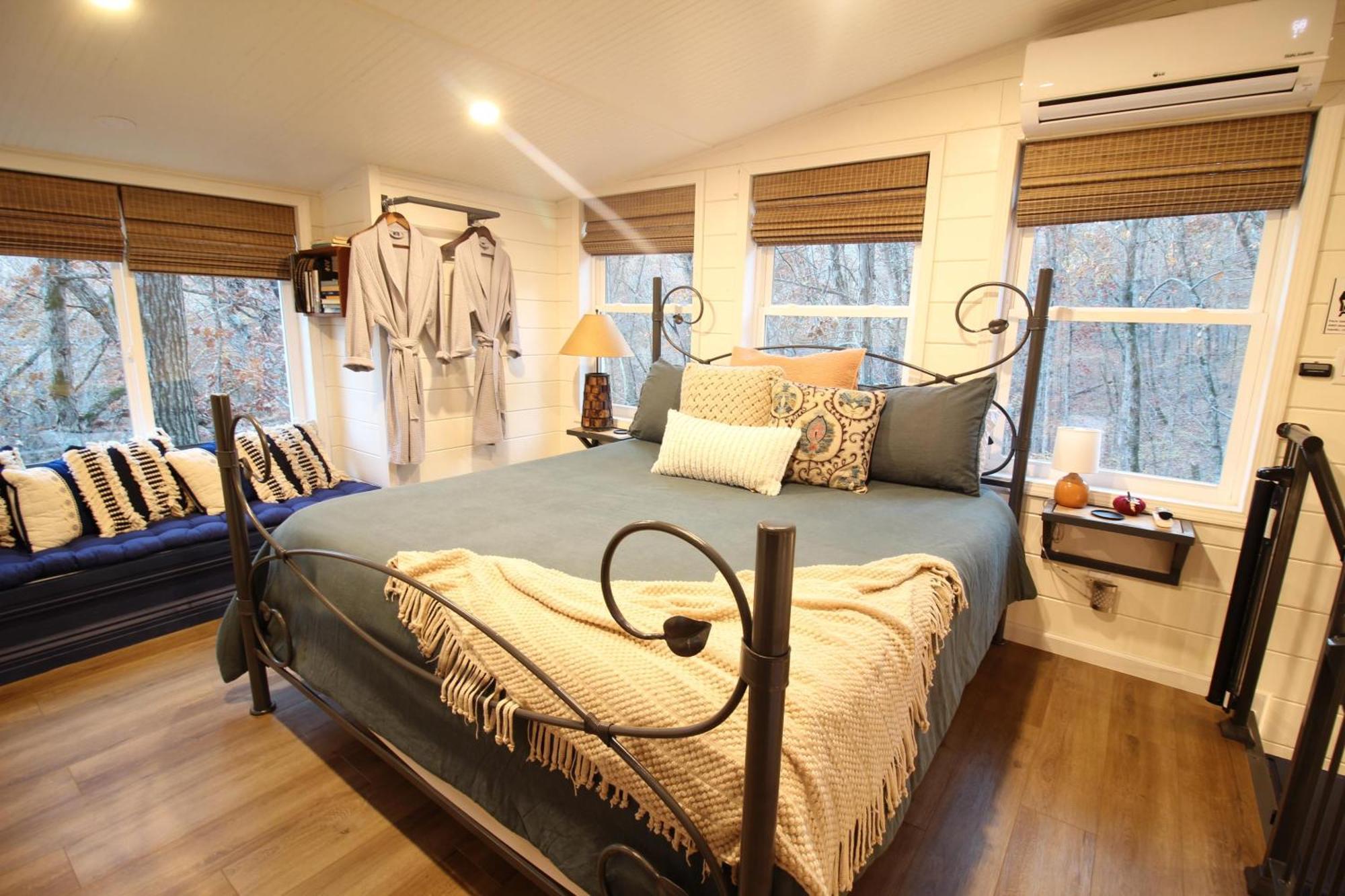 Secluded Treehouse In The Woods - Tree Hugger Hideaway Villa Branson Eksteriør billede